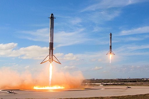 Falcon Heavy Side Boosters landing simultaneously